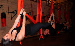 Notre testeuse en compagnie du créateur du Yoga Lévitation, Robert Reuter.